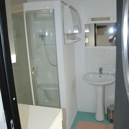 Elbeuf F2 Rdc Avec Cour Privative Apartman Caudebec-les-Elbeuf