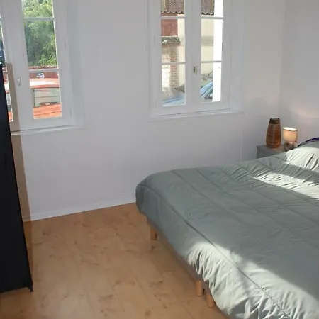 Elbeuf F2 Rdc Avec Cour Privative Apartman Caudebec-les-Elbeuf