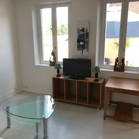 Elbeuf F2 Rdc Avec Cour Privative Apartman